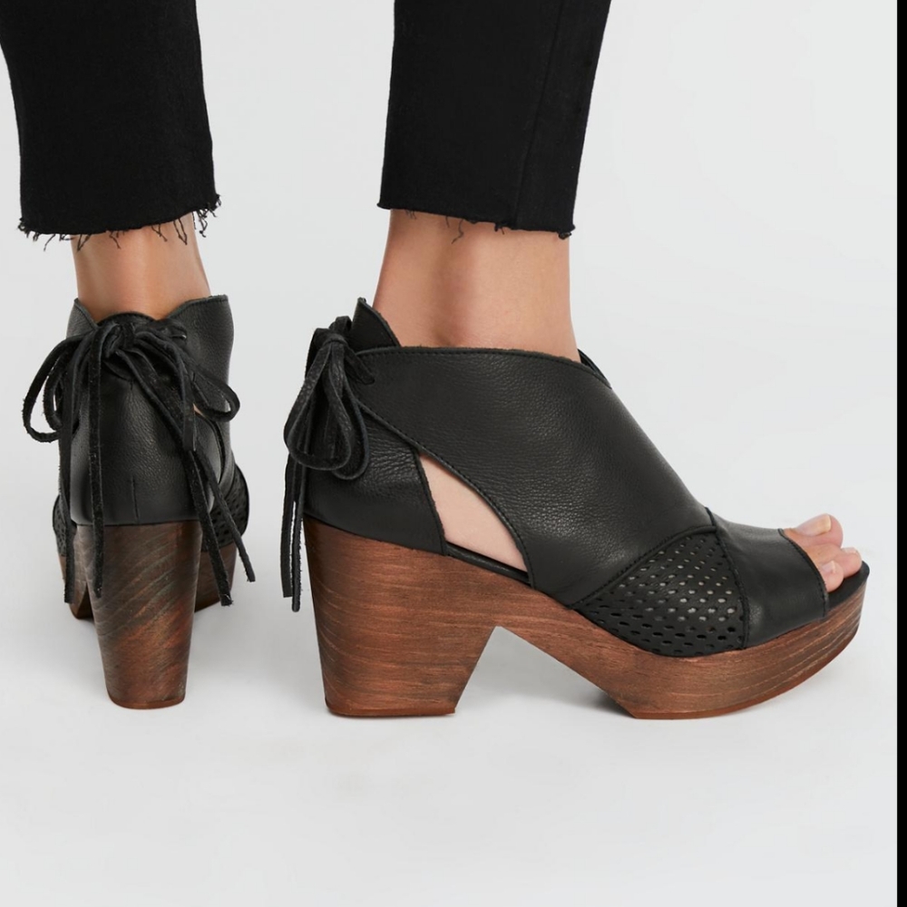FREE PEOPLE Black Revolver Leather Clogs 39